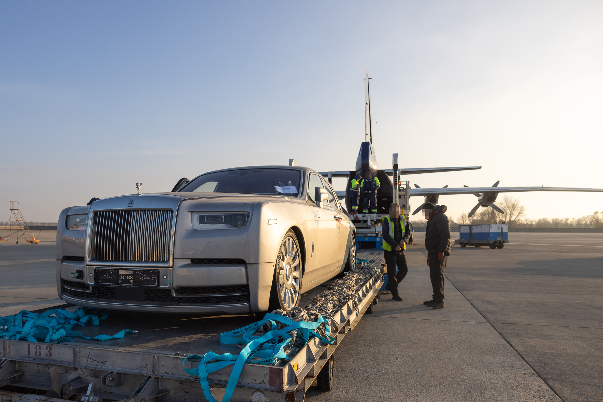 Украина передала Германии «мошеннические» Rolls-Royce и Lamborghini (фото, видео) - 2 - изображение