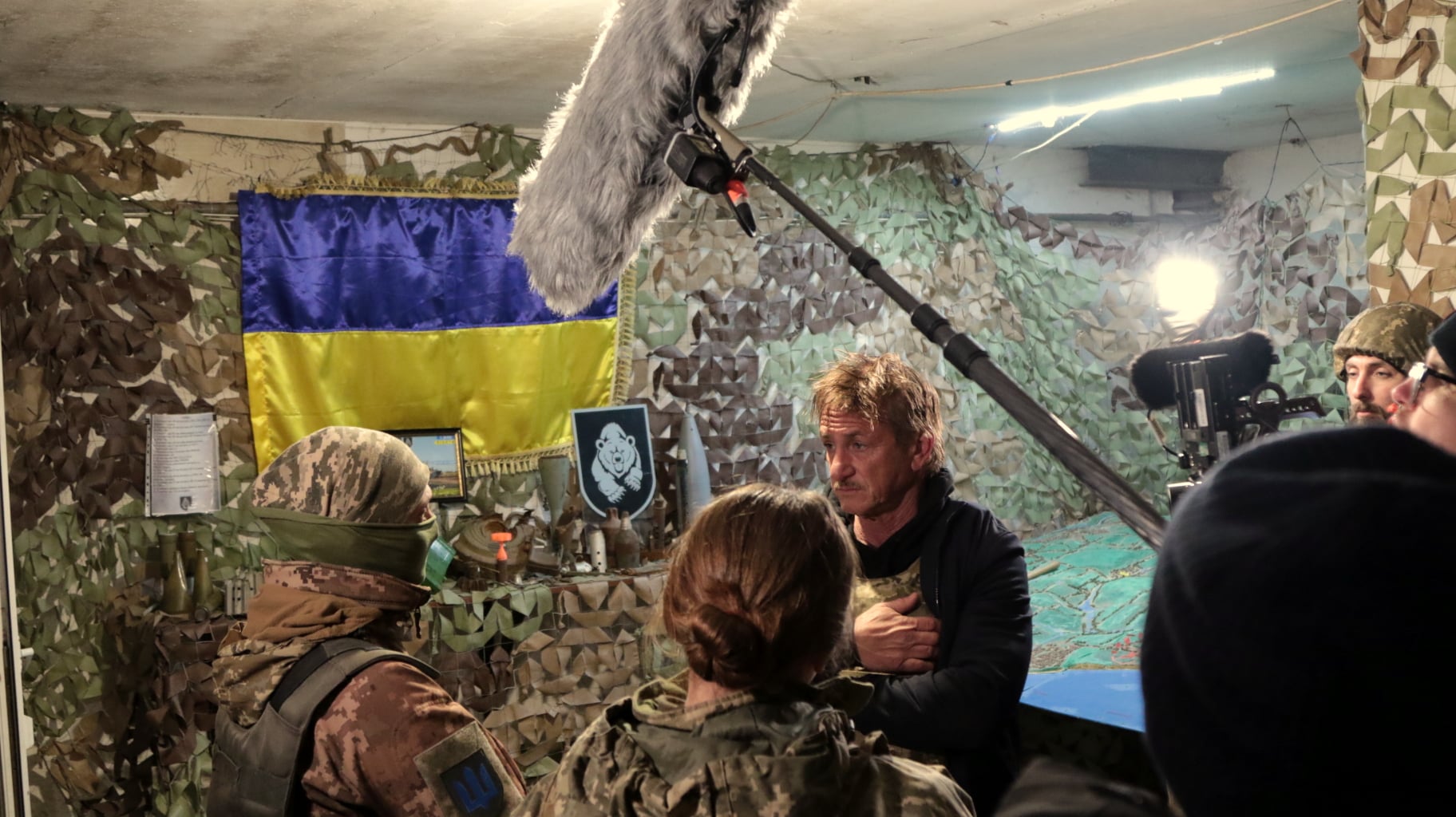 Шон Пенн приехал в зону ООС: режиссёр снимает фильм об Украине - 1 - изображение