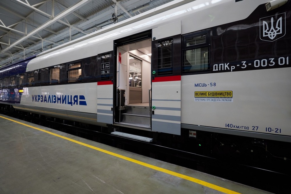 Зеленский проехался на новом дизельном поезде украинского производства (фото, видео) - 3 - изображение