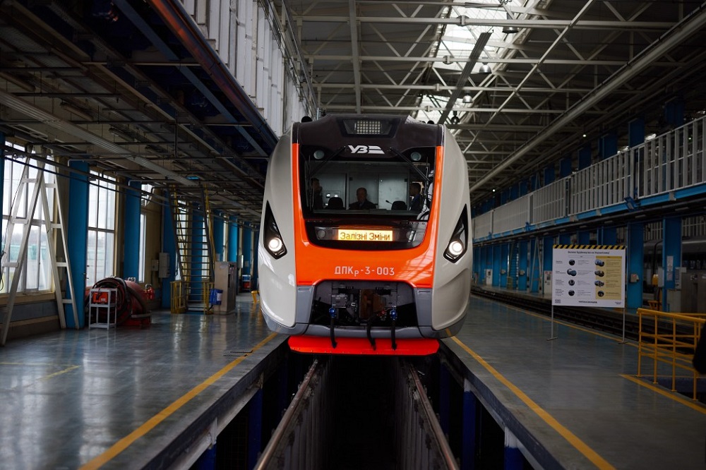 Зеленский проехался на новом дизельном поезде украинского производства (фото, видео) - 1 - изображение