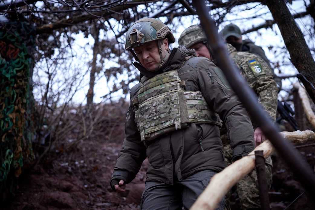Зеленский посетил передовые позиции военных на Донбассе (фото) - 3 - изображение