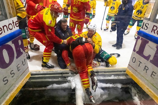 Хоккеисты провалились под лёд прямо во время матча в Швейцарии (видео, фото)