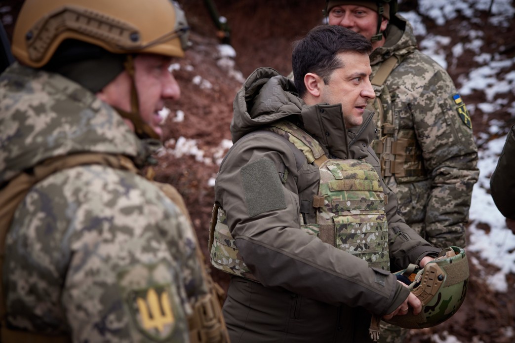 Зеленский посетил передовые позиции военных на Донбассе (фото) - 5 - изображение