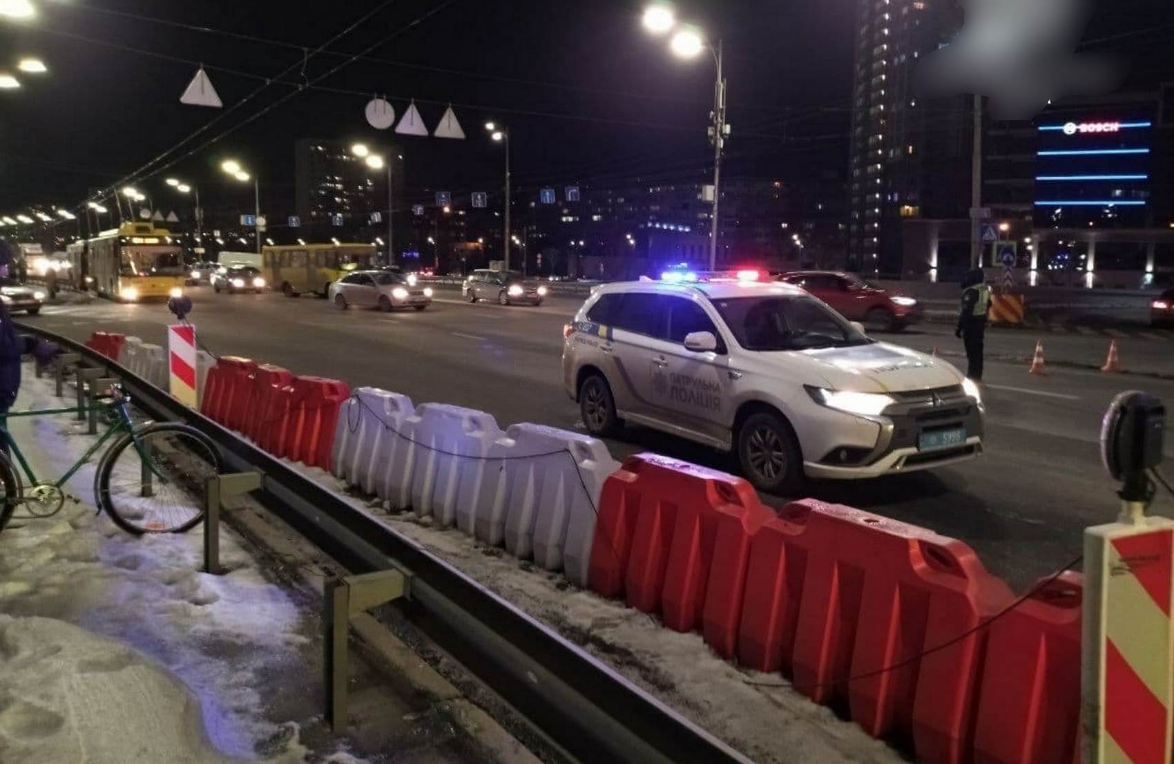 В Киеве перекрыт мост Патона, полиция ищет взрывчатку