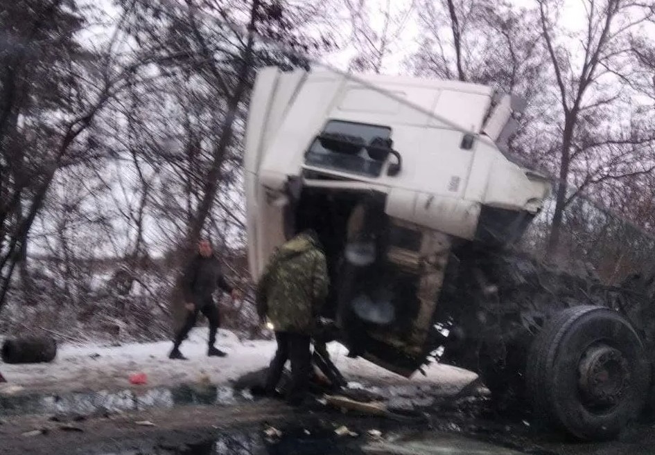 Под Черниговом столкнулись маршрутка и грузовик: 11 погибших (фото 18+) - 2 - изображение