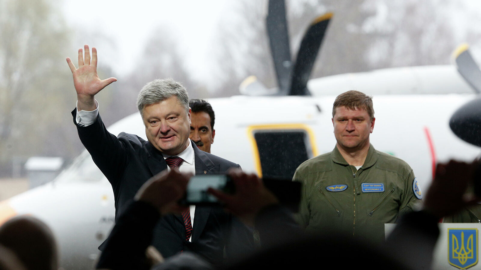 Порошенко вылетел в Киев из Варшавы (фото)