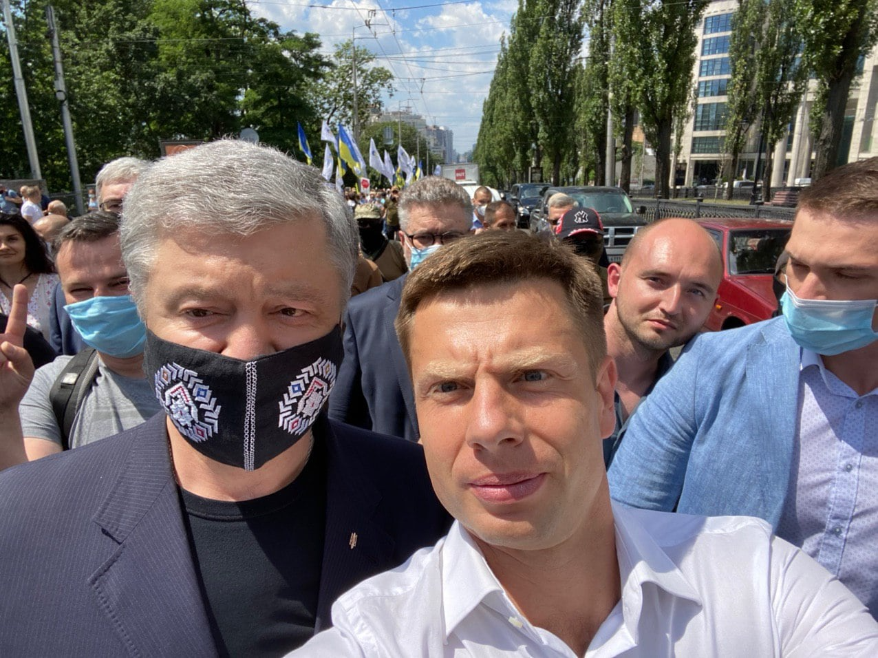 Шарий рассказал, кого Гончаренко «протащил» в партию Порошенко (видео)