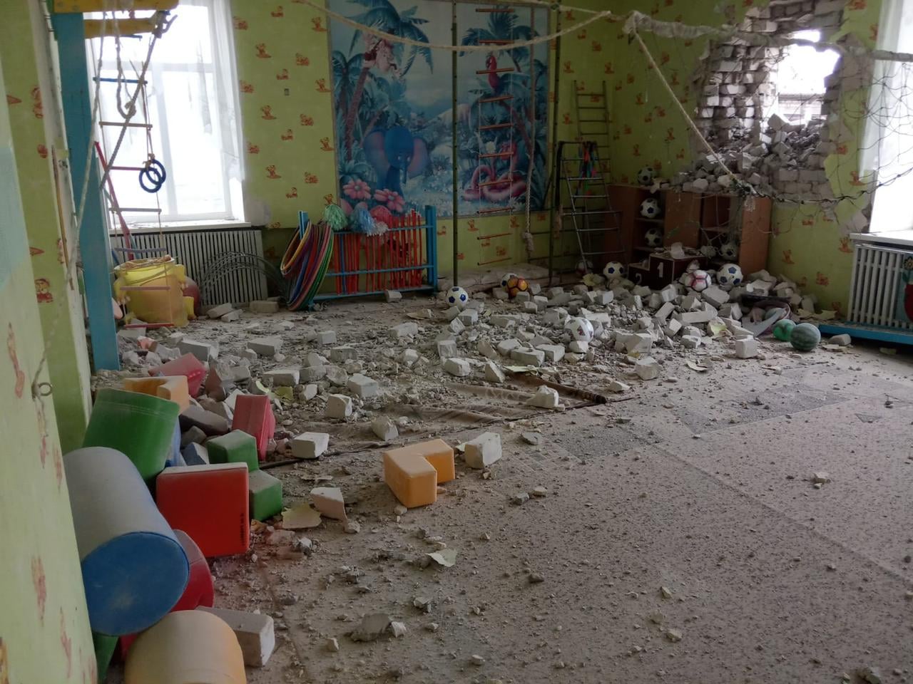 Обстрелян детский сад на Луганщине — ООС (фото) - 2 - изображение