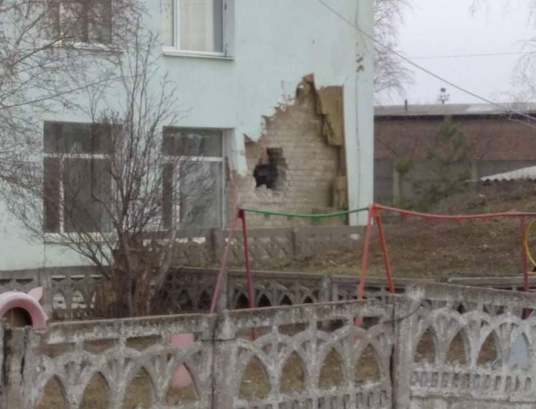 Обстрелян детский сад на Луганщине — ООС (фото) - 5 - изображение