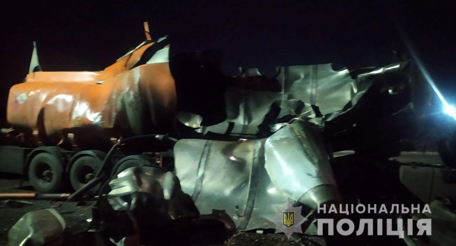 На трассе под Полтавой взорвался бензовоз: водитель погиб - 1 - изображение