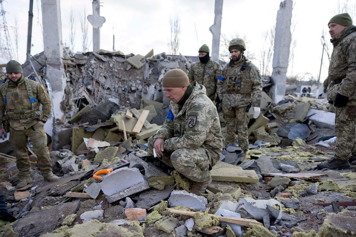 Expressen: в Николаеве при обстреле казармы 79-й ОДШБр погибли минимум 40 военных (фото, видео) - 6 - изображение