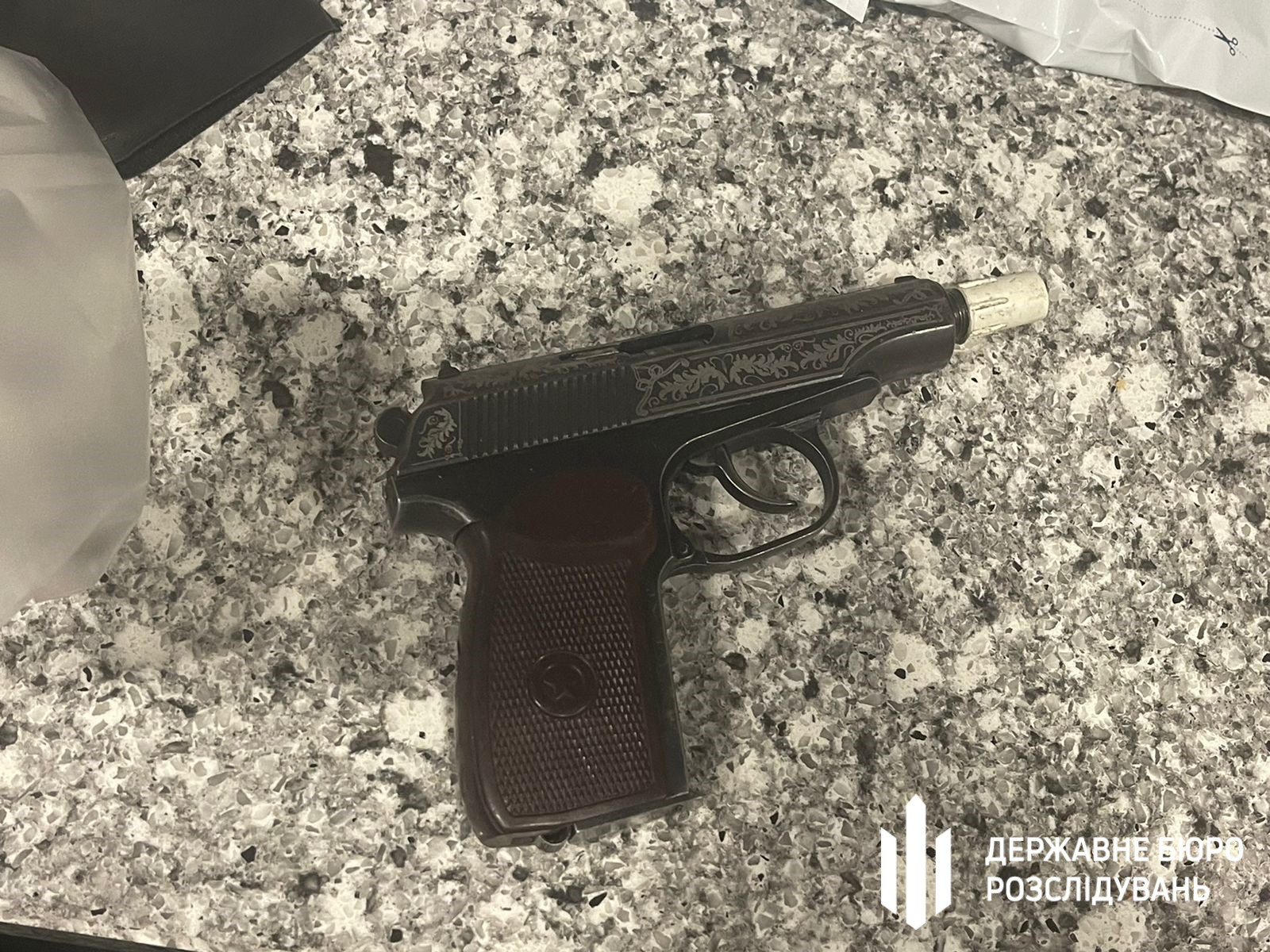 Во время обысков ГБР изъяло оружие и деньги у Рабиновича и других нардепов - 2 - изображение