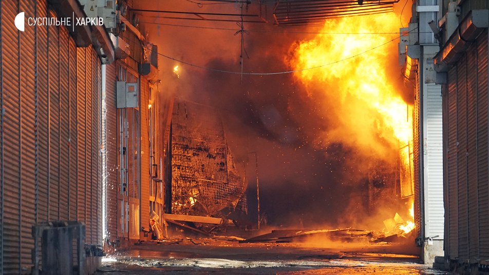 В Харькове после обстрела загорелся рынок «Барабашово», погиб спасатель — ГСЧС (фото, видео) - 2 - изображение