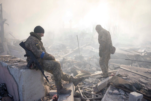 Expressen: в Николаеве при обстреле казармы 79-й ОДШБр погибли минимум 40 военных (фото, видео) - 2 - изображение