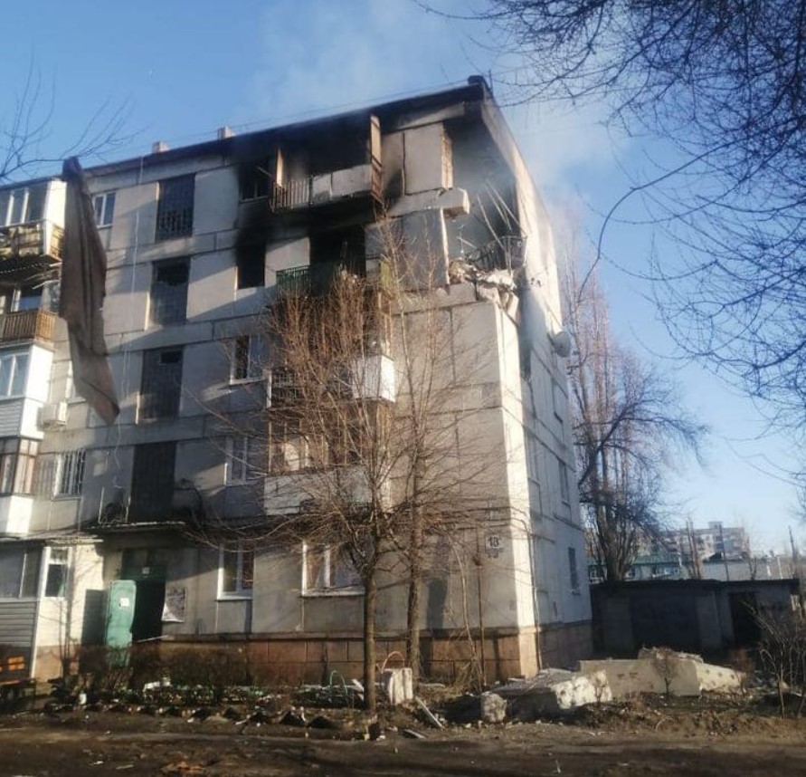 Глава ОВА: Луганщину обстреляли ракетами и фосфорными бомбами, есть жертвы (фото, видео) - 4 - изображение