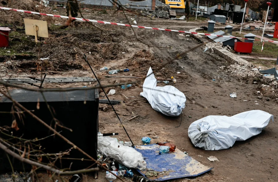 Британская разведка: в Бузовой под Киевом нашли братскую могилу с погибшими (фото, видео) - 3 - изображение
