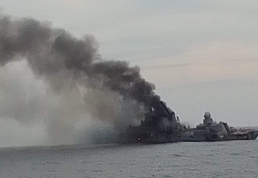 В OSINT показали вероятный крейсер «Москва» после взрыва (фото, видео) - 1 - изображение