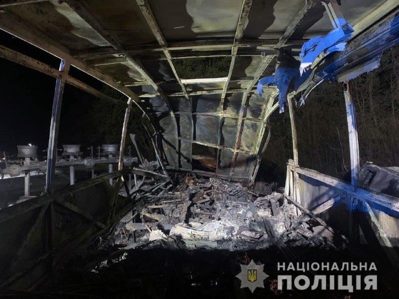 МВД: в Ровенской области столкнулись микроавтобус, автобус и бензовоз: 26 погибших (фото, видео) - 8 - изображение