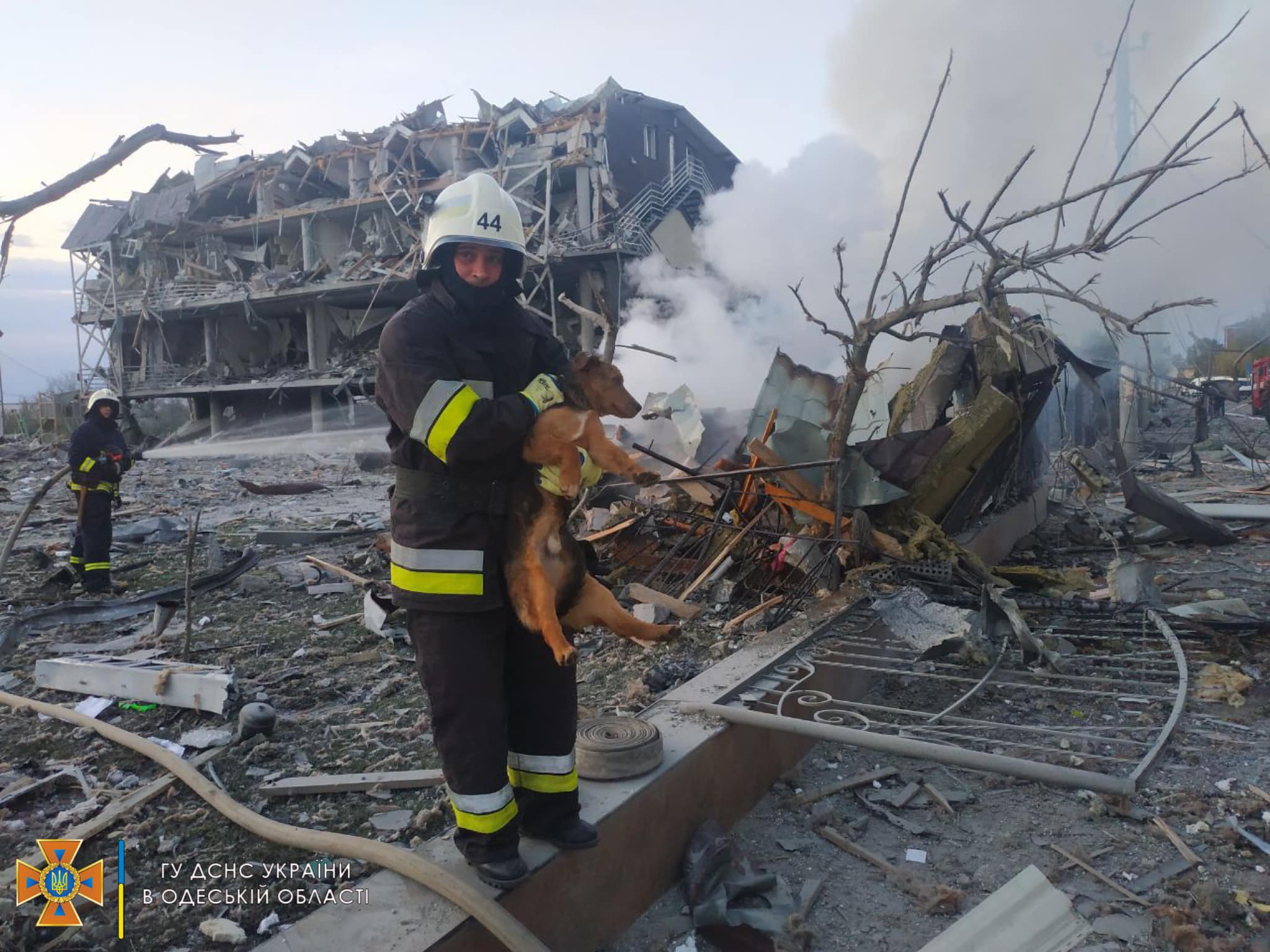 ОК «Юг»: в Одессе обстреляли ТЦ, склад и туристический объект, есть погибший (фото, видео) - 2 - изображение