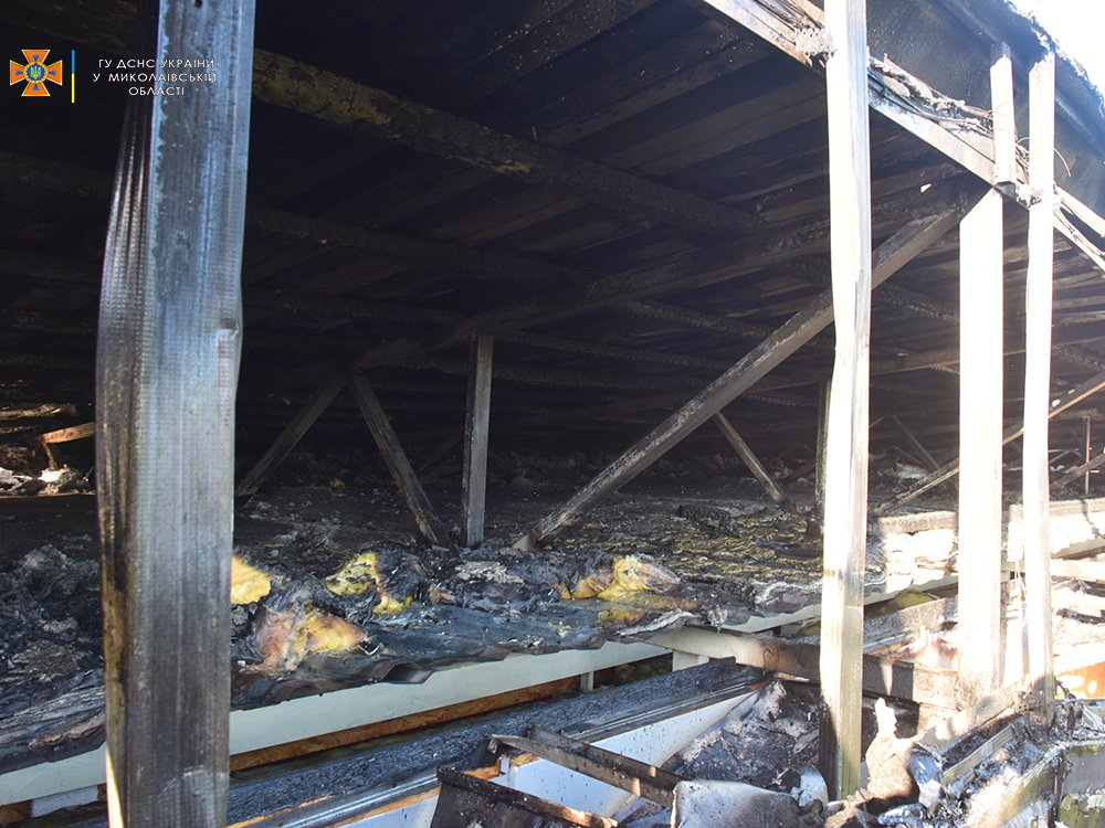 В Николаеве из-за обстрелов загорелись мебельный магазин и авто — мэр (фото) - 4 - изображение