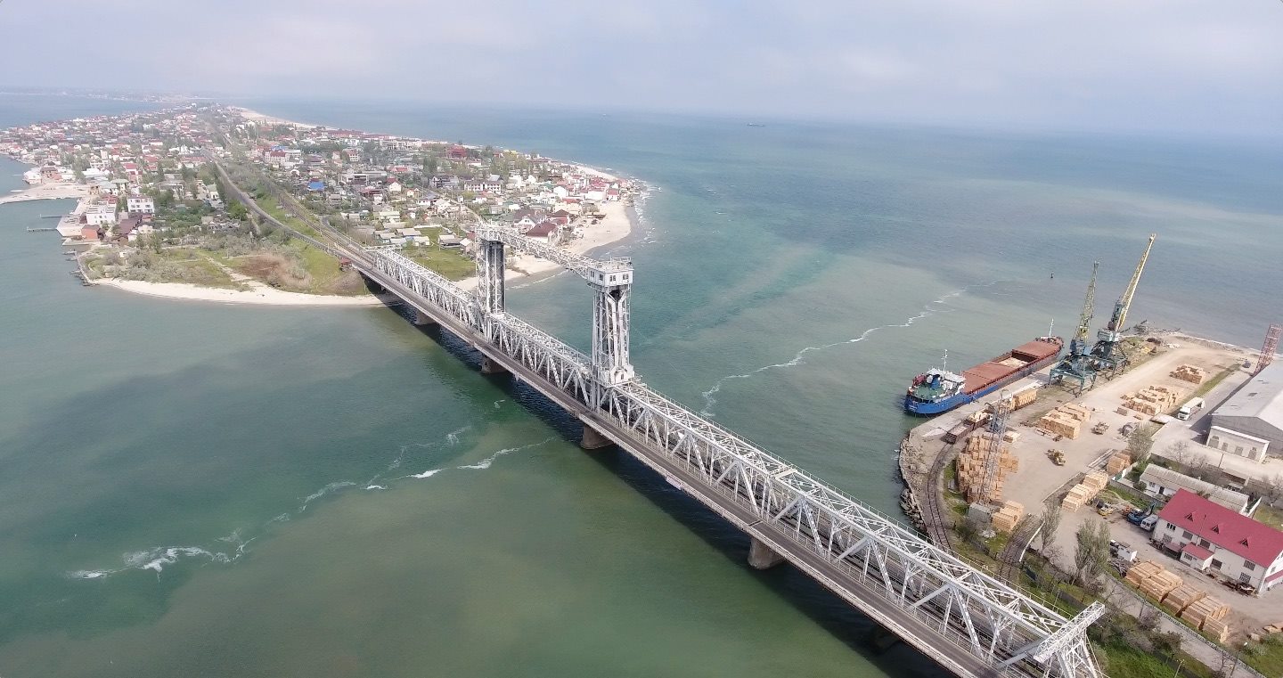 ОК «Юг»: в Затоке обстреляли мост через Днестровский лиман, повреждены дома