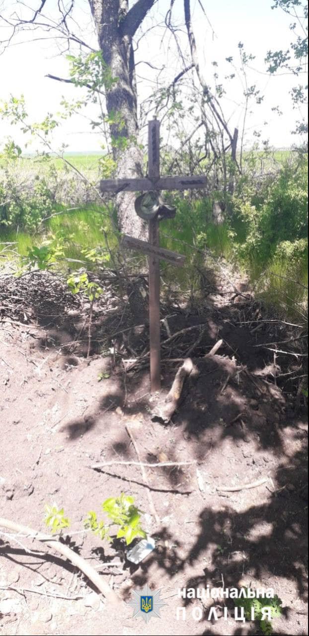 В Харьковской области найдено 6 захоронений военных РФ, тела эксгумированы — Нацполиция - 2 - изображение