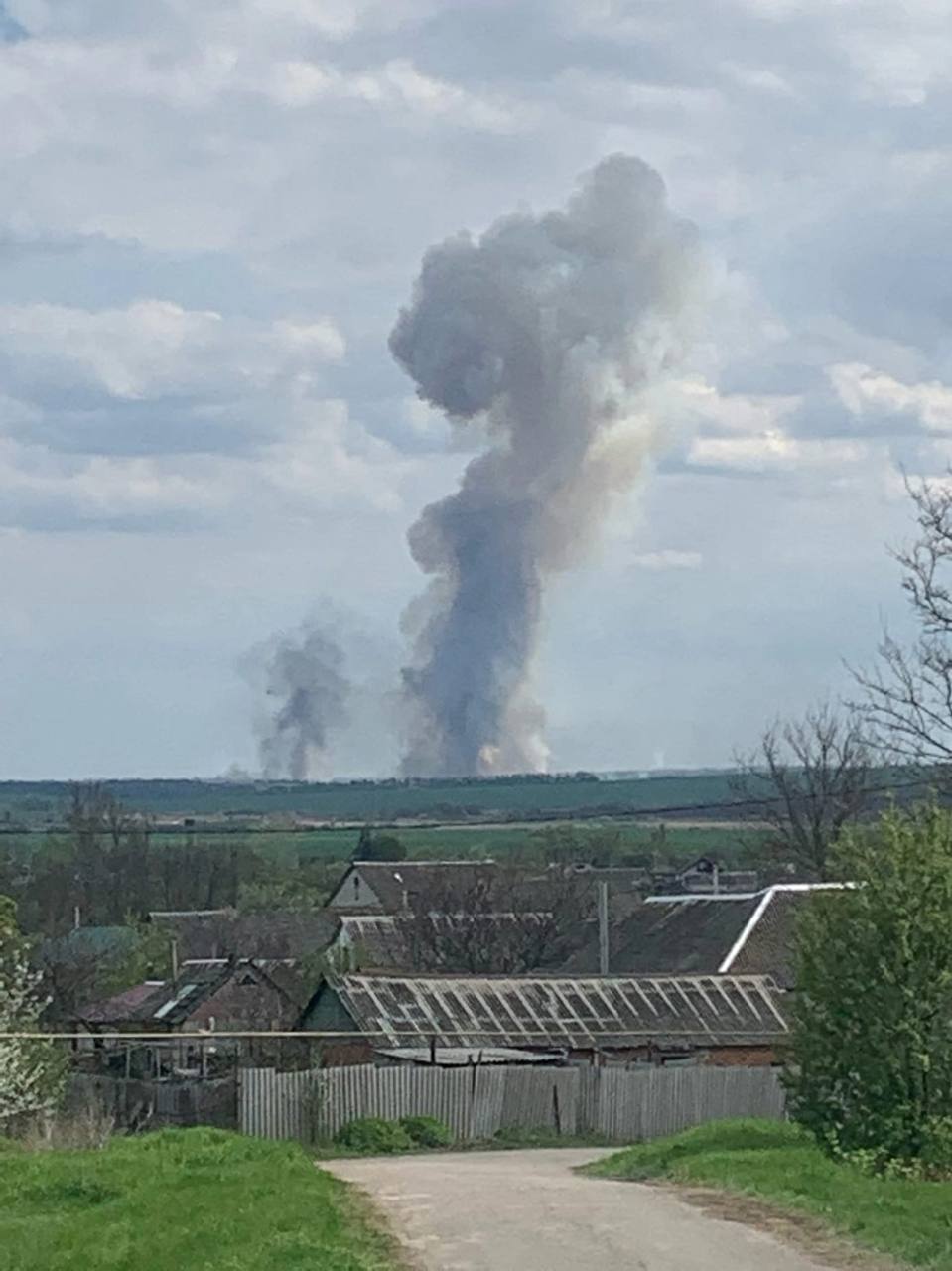 В Белгородской области произошли взрывы на военном объекте Минобороны РФ - 2 - изображение