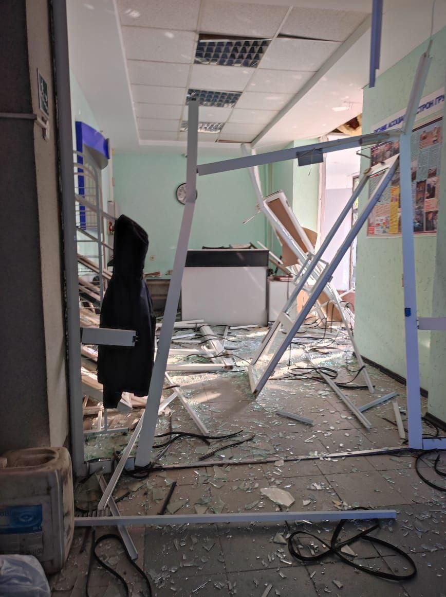 Обстрел Краматорска: повреждены дома, школа и завод, 25 раненых (фото, видео) - 3 - изображение