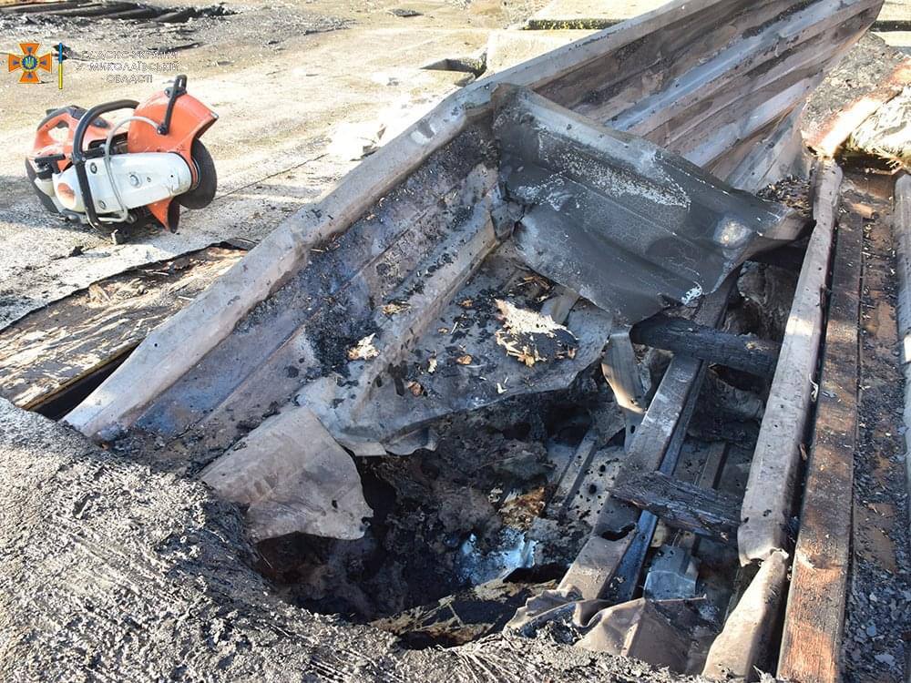 В Николаеве из-за обстрелов загорелись мебельный магазин и авто — мэр (фото) - 2 - изображение