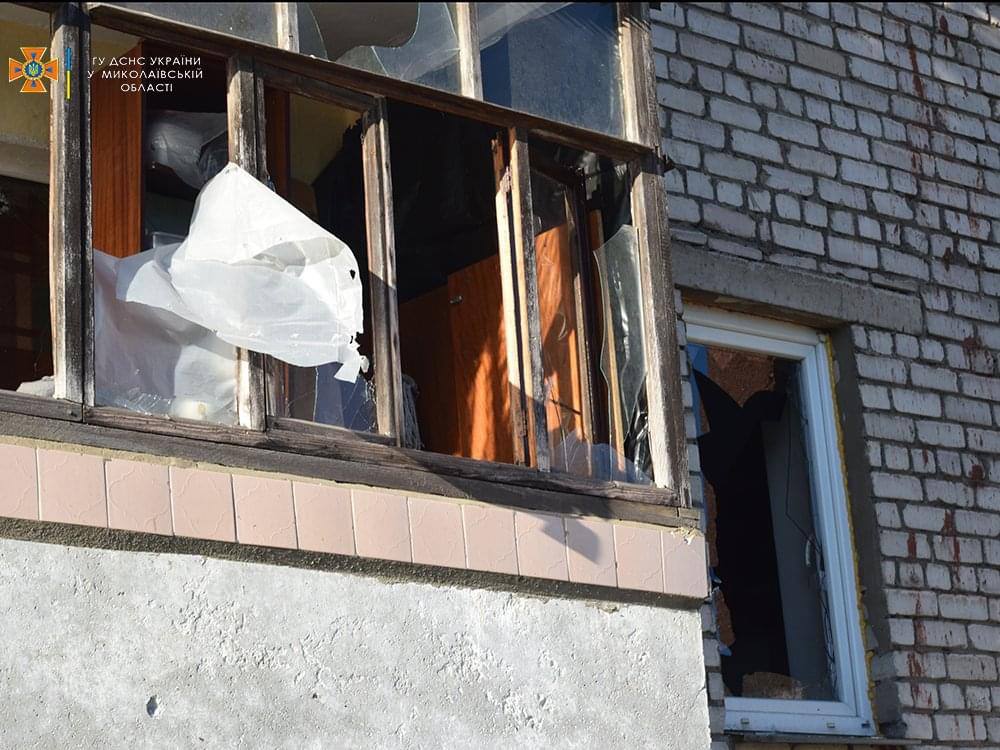 В Николаеве из-за обстрелов загорелись мебельный магазин и авто — мэр (фото) - 3 - изображение