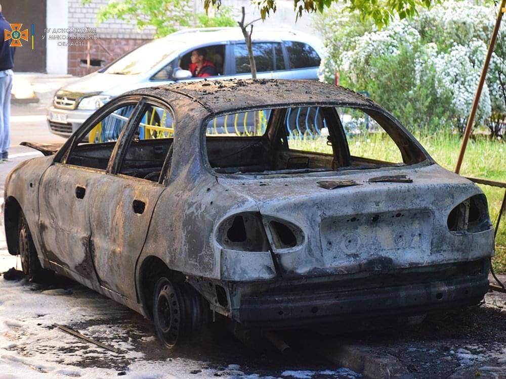 В Николаеве из-за обстрелов загорелись мебельный магазин и авто — мэр (фото) - 7 - изображение