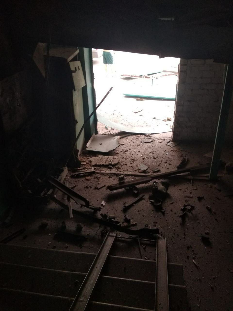 Глава Энергодара: при взрыве подъезда в доме пострадали «мэр» и его охрана (фото) - 1 - изображение