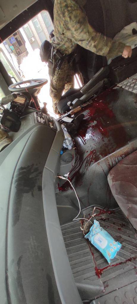 Глава ОВА: на Луганщине обстреляли эвакуационную машину, погиб французский журналист (фото 18+) - 4 - изображение