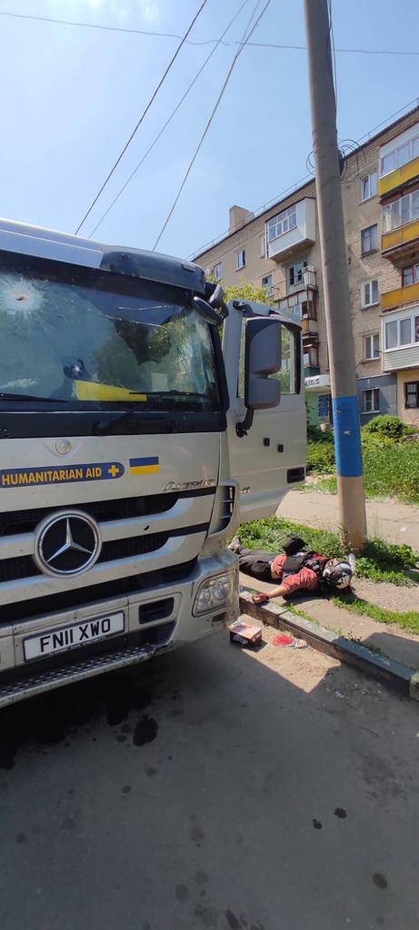 Глава ОВА: на Луганщине обстреляли эвакуационную машину, погиб французский журналист (фото 18+) - 6 - изображение