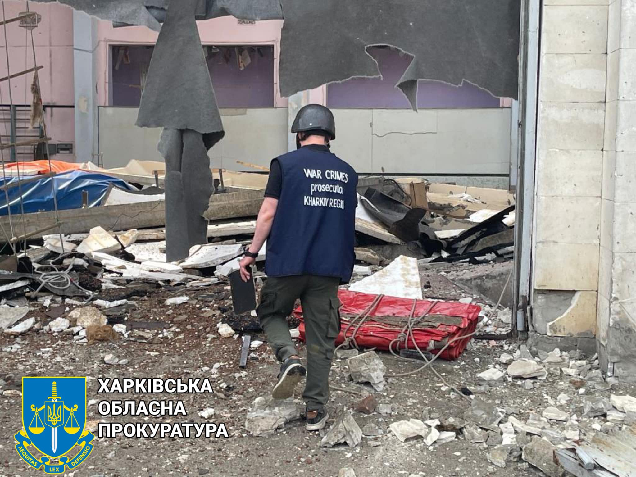 Полиция: в Харькове из-за обстрела разрушен спорткомплекс вуза (фото) - 8 - изображение