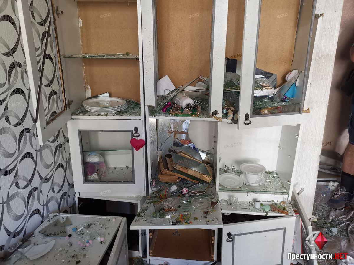 В Николаеве под обстрел попали пять жилых домов: есть жертва, 19 раненых (фото, видео) - 7 - изображение