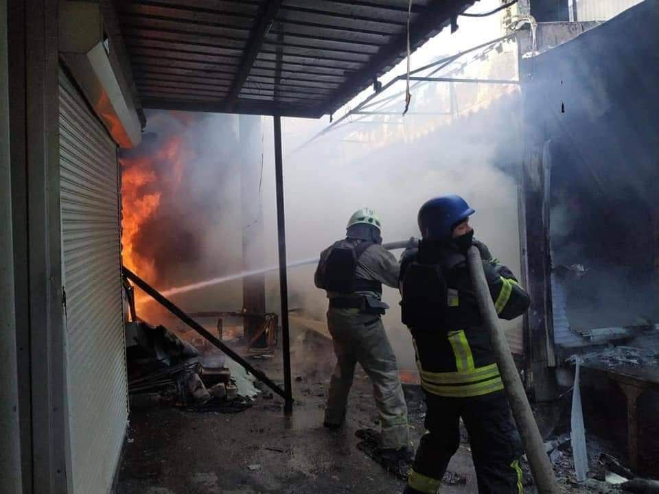 Глава ОВА: в Лисичанске обстреляли рынок, колледж и школу, есть раненые (фото) - 7 - изображение
