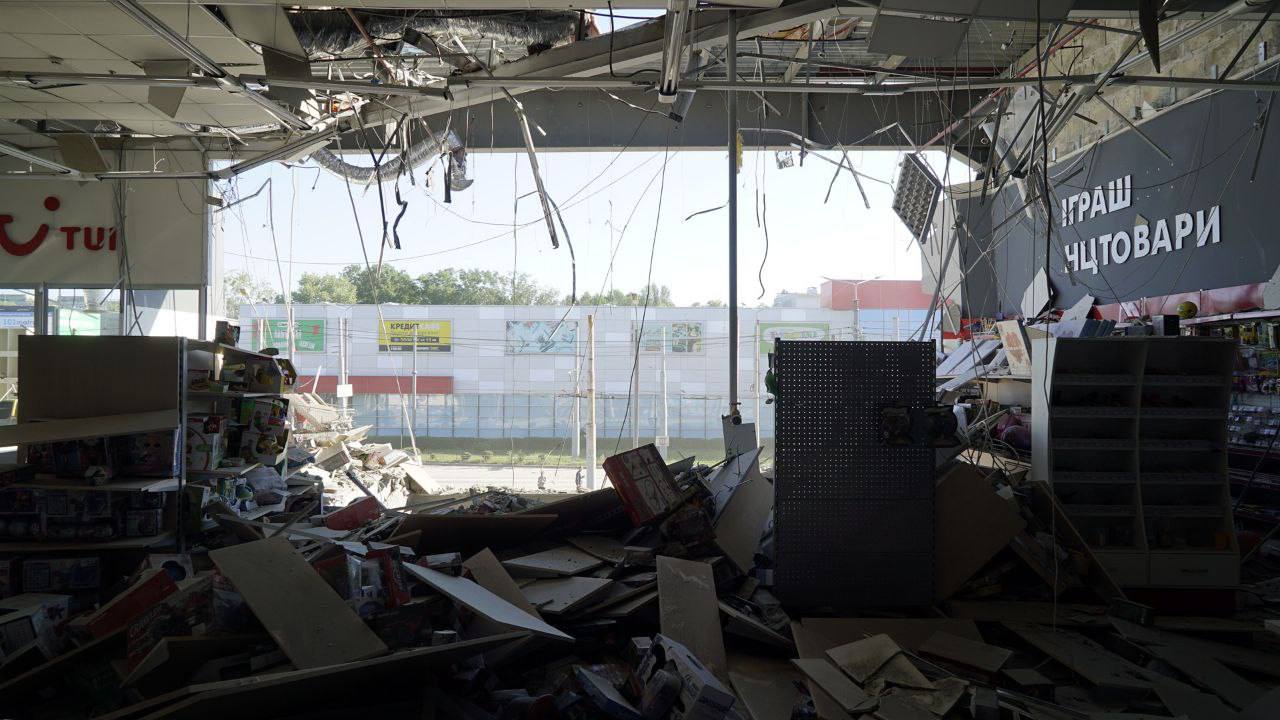 В Харькове обстреляли супермаркет, производственный объект и дома, 2 раненых — ГСЧС (фото, видео) - 3 - изображение
