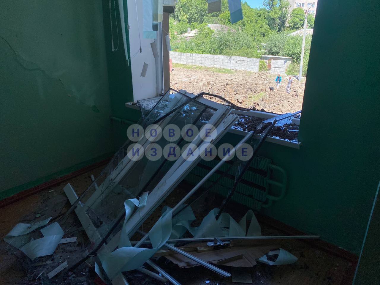 Глава ОВА: ночью в Харькове ракета попала во двор школы, в области 2 погибших, 5 раненых (фото) - 1 - изображение