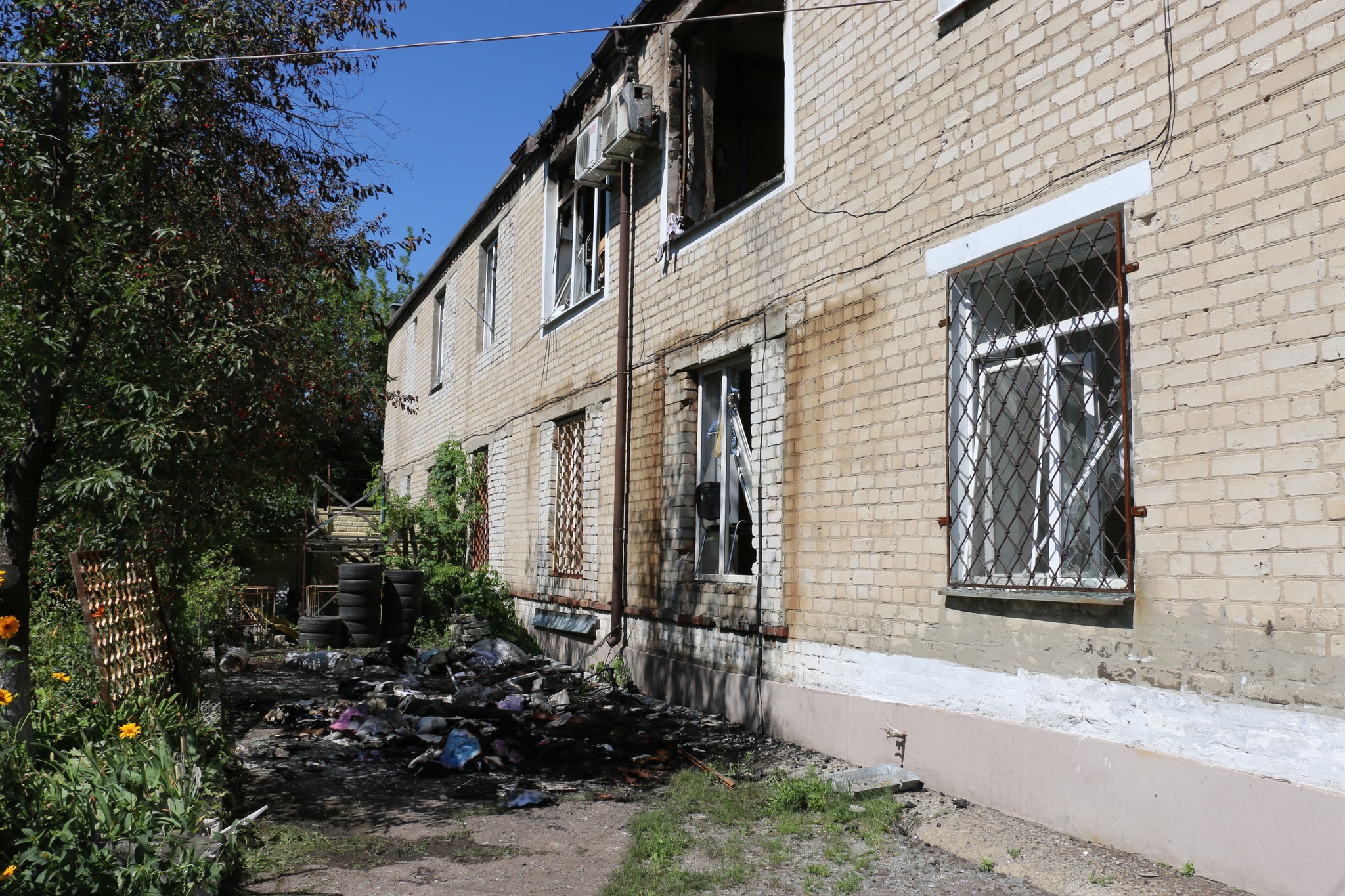 Глава ОВА: ночью в Харькове ракета попала во двор школы, в области 2 погибших, 5 раненых (фото) - 3 - изображение