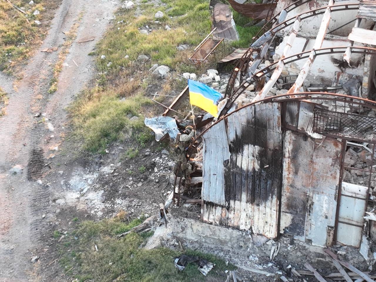 «Згард»: на острове Змеиный установили флаг Украины (фото, видео) - 1 - изображение