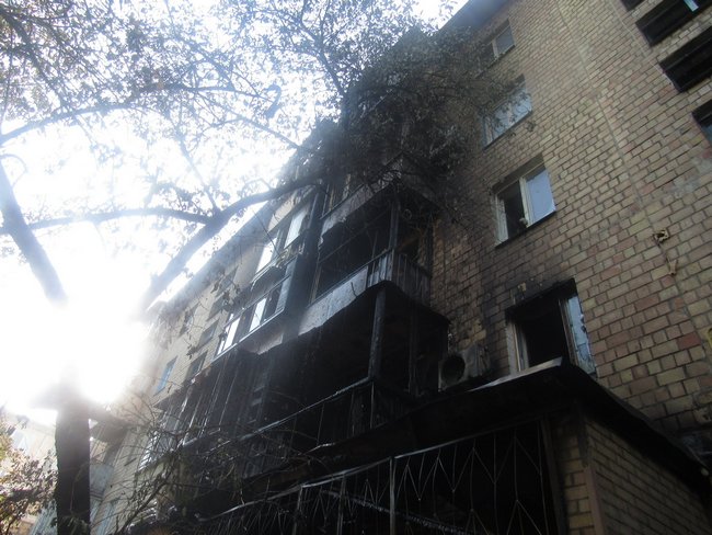 В Киеве мужчина курил на балконе и сжёг 10 квартир (фото) - 1 - изображение