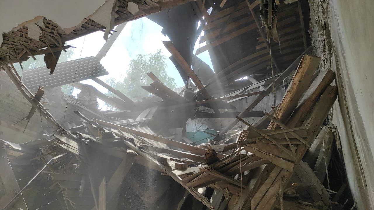 Глава ОВА: в Сумской области обстреляли школу, есть разрушения, 6 раненых (фото) - 2 - изображение