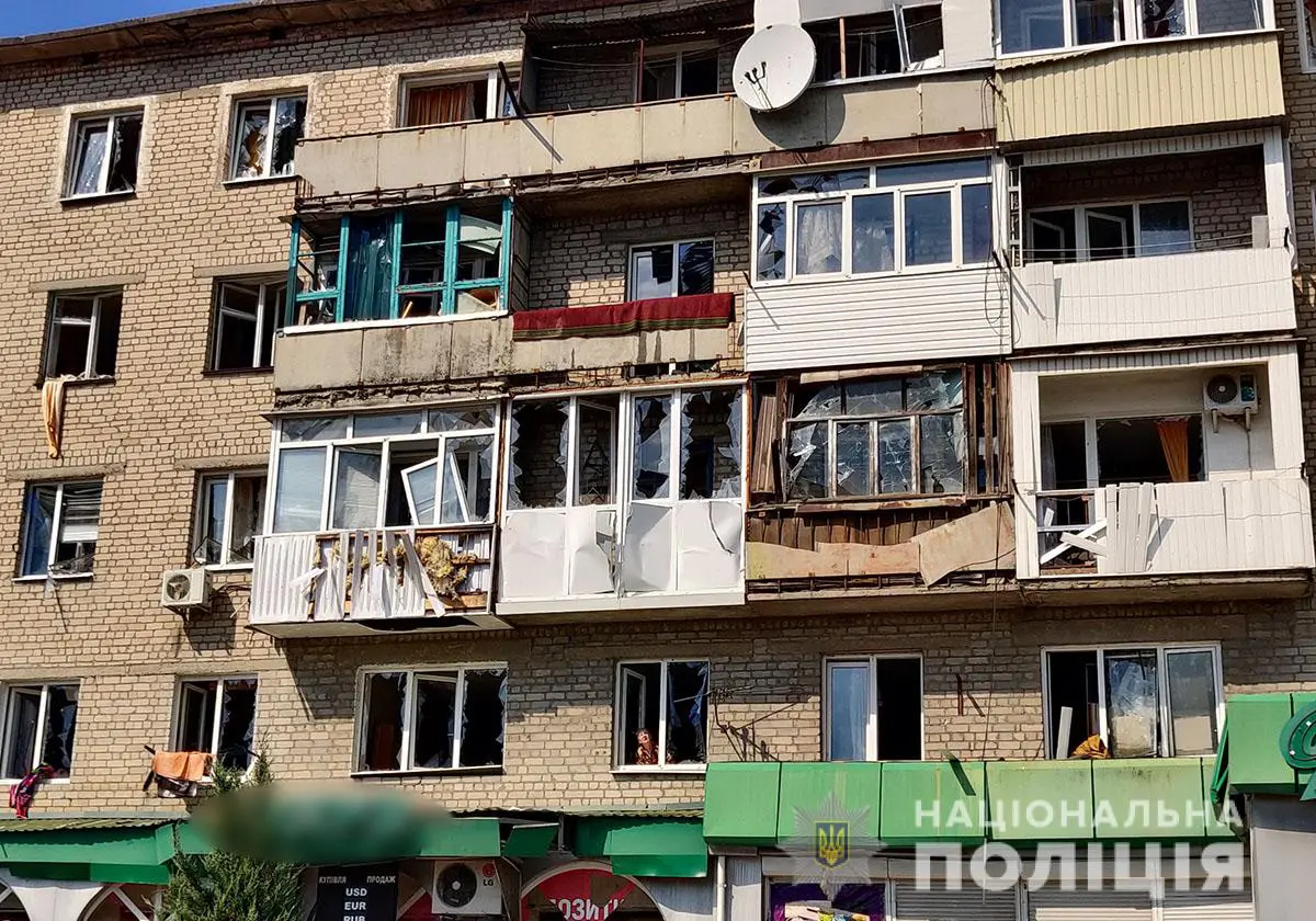 В Бахмуте Донецкой области обстреляли местный рынок: есть пострадавшие (видео) - 1 - изображение