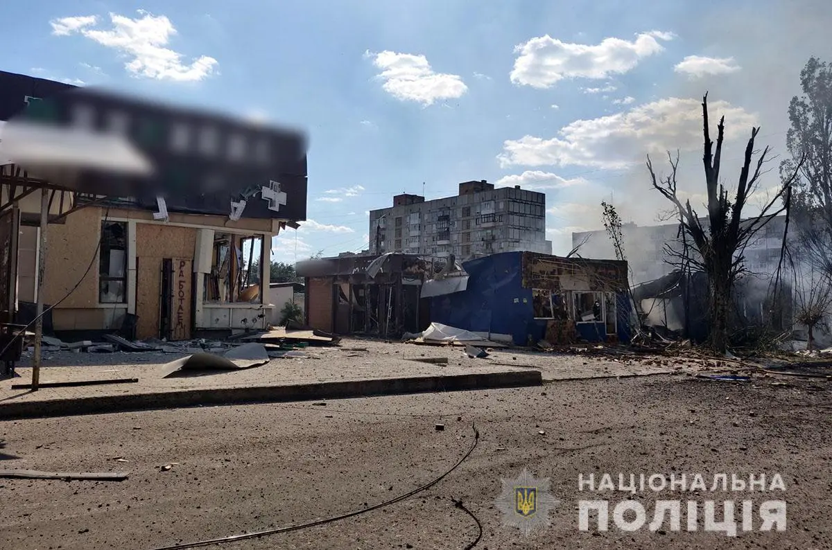 В Бахмуте Донецкой области обстреляли местный рынок: есть пострадавшие (видео) - 2 - изображение