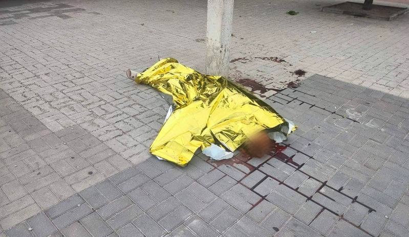 Обстрел Николаева: снаряды упали рядом с остановкой, погибли пять человек (фото, видео 18+) - 4 - изображение