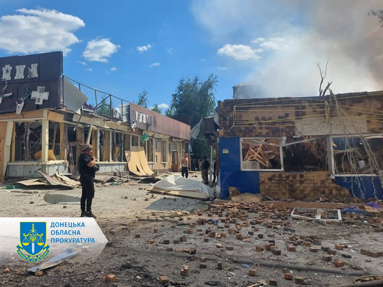 В Бахмуте Донецкой области обстреляли местный рынок: есть пострадавшие (видео) - 3 - изображение