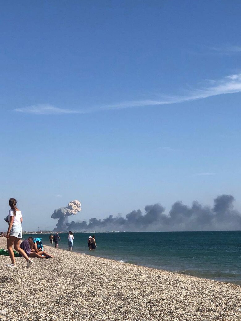 Взрывы на российской авиабазе Саки в Крыму: что известно (фото, видео) - 4 - изображение