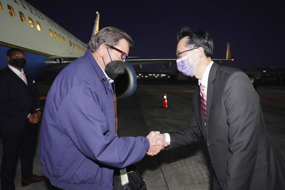 Китай поднял самолёты: на Тайвань прибыла делегация из Конгресса США - 1 - изображение