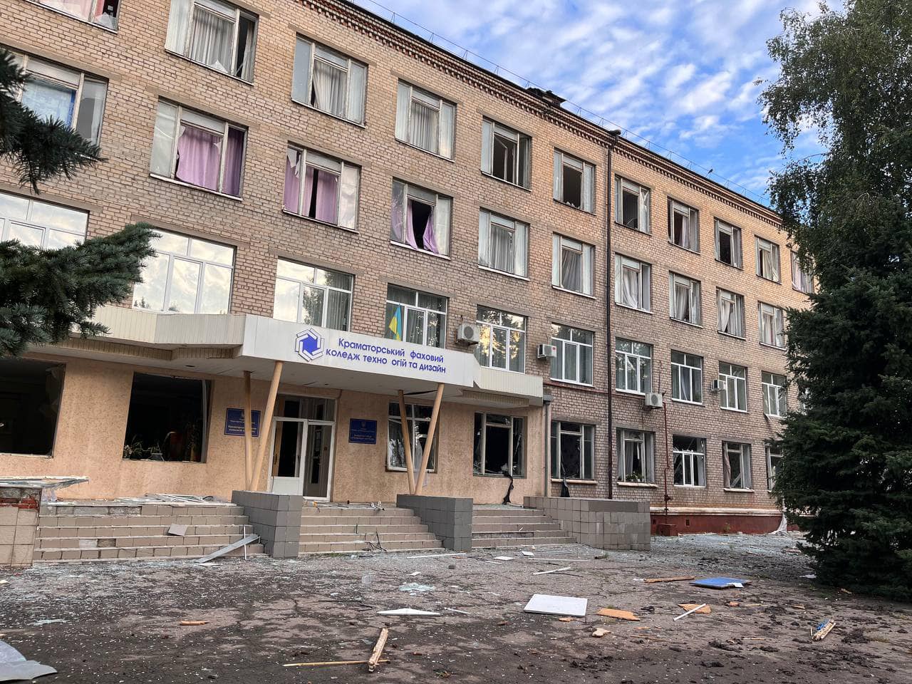 В Николаеве и Краматорске обстреляли вузы, колледж и предприятие, есть раненый (фото, видео) - 2 - изображение
